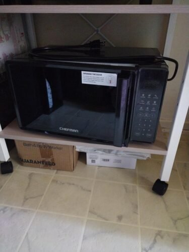 Chefman Countertop Microwave Oven 0.7 Cu. Ft.. 700 Watts with 10 Power Levels. 6 Cooking Presets with One-Touch Express Cook. Eco Mode. Child Safety Lock. & Mute Button - Black photo review